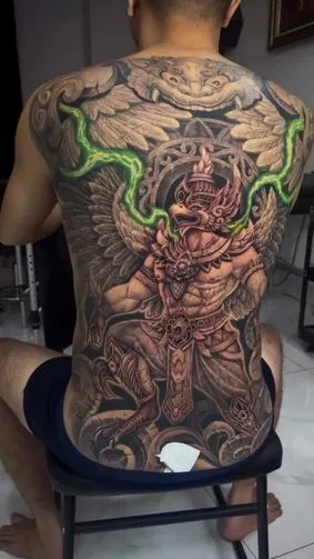 Come prepararti davvero per l'appuntamento del tatuaggio
